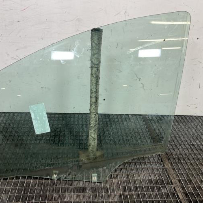 Vitre avant gauche PEUGEOT 207 Photo n°1