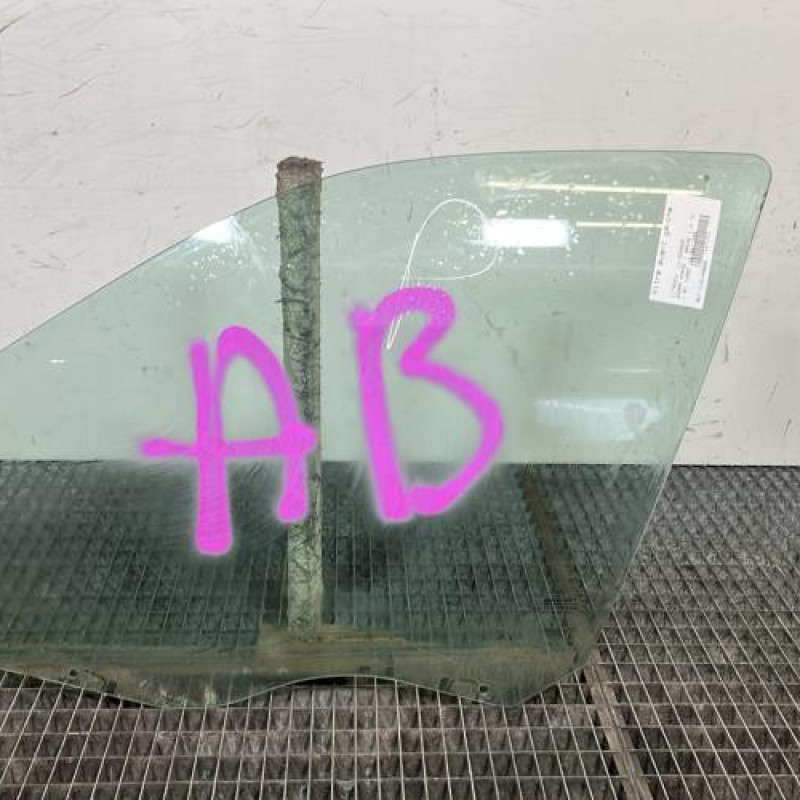 Vitre avant gauche CITROEN XSARA Photo n°1