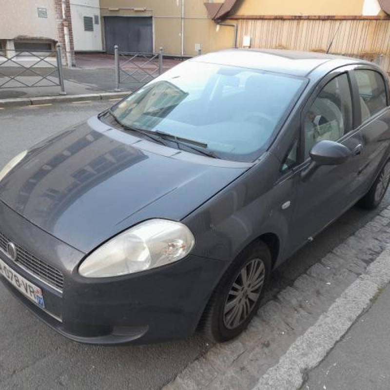 Plage arriere FIAT GRANDE PUNTO Photo n°8