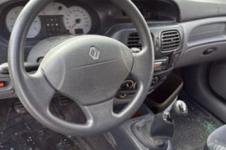 Retroviseur droit RENAULT MEGANE 1