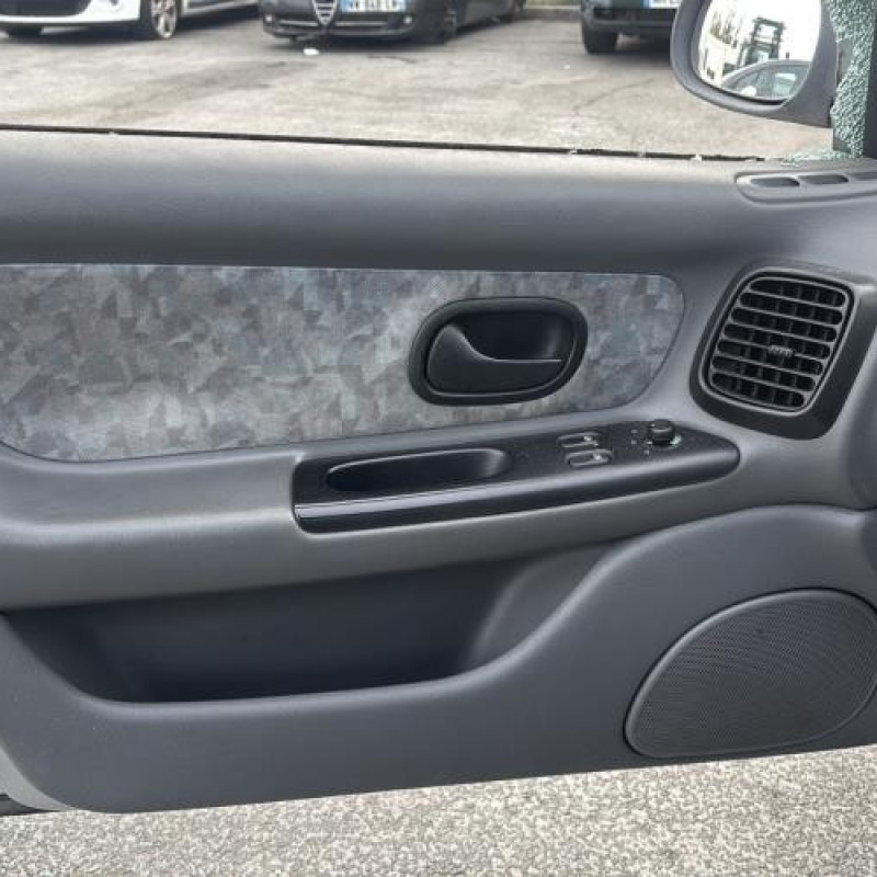 Aile avant gauche RENAULT LAGUNA 1 Photo n°13