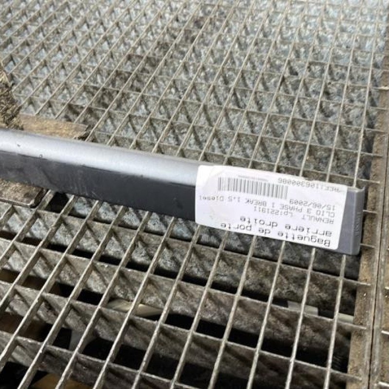Baguette de porte arriere droite RENAULT CLIO 3 Photo n°3