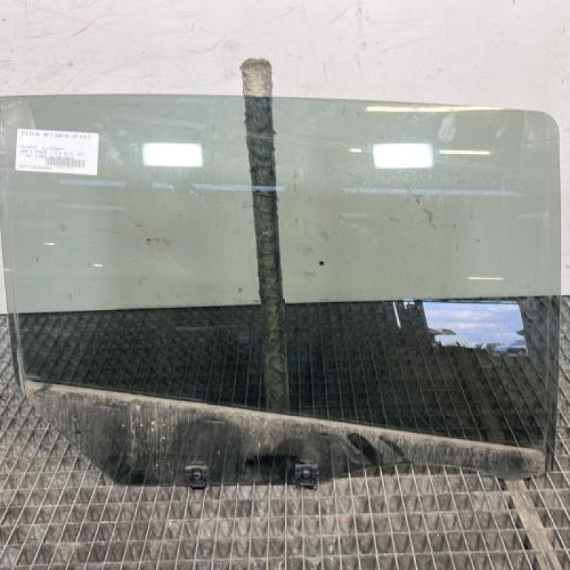 Vitre arriere droit PEUGEOT 308 2 Photo n°1