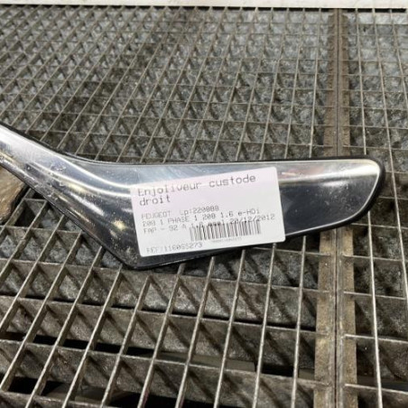 Enjoliveur PEUGEOT 208 1