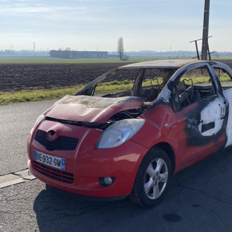 Vase de lave glace TOYOTA YARIS 2 Photo n°4