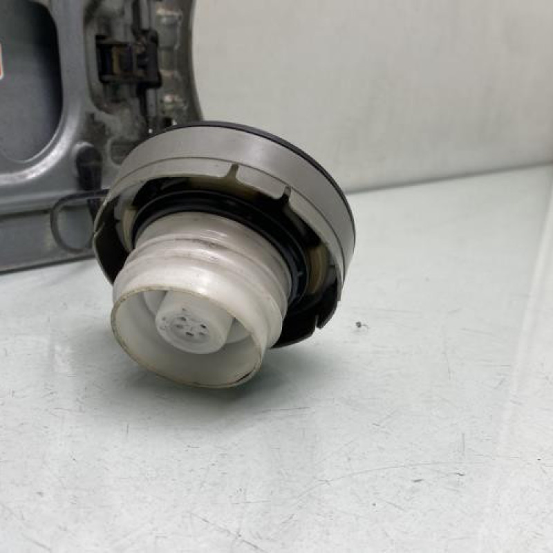 Trappe d'essence TOYOTA AVENSIS 2 Photo n°3