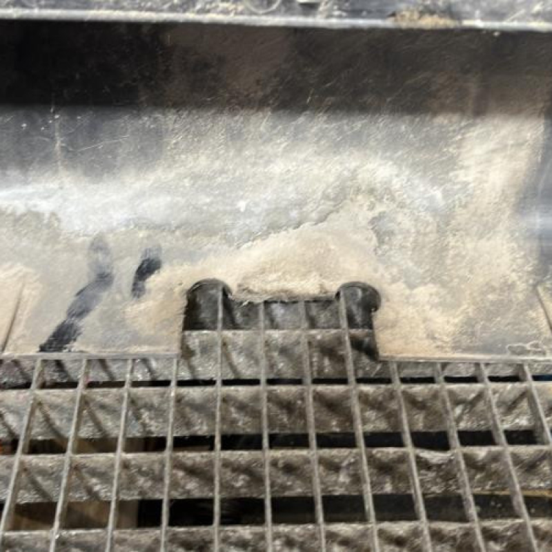 Pare choc arriere PEUGEOT PARTNER 1 Photo n°7