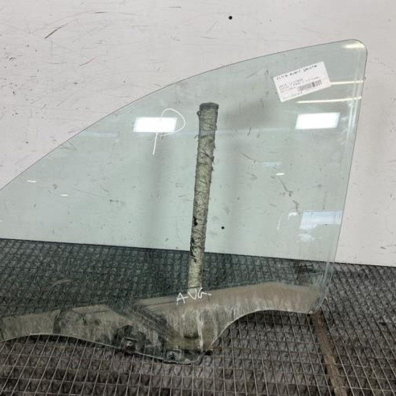 Vitre avant gauche DACIA DUSTER 1 Photo n°1