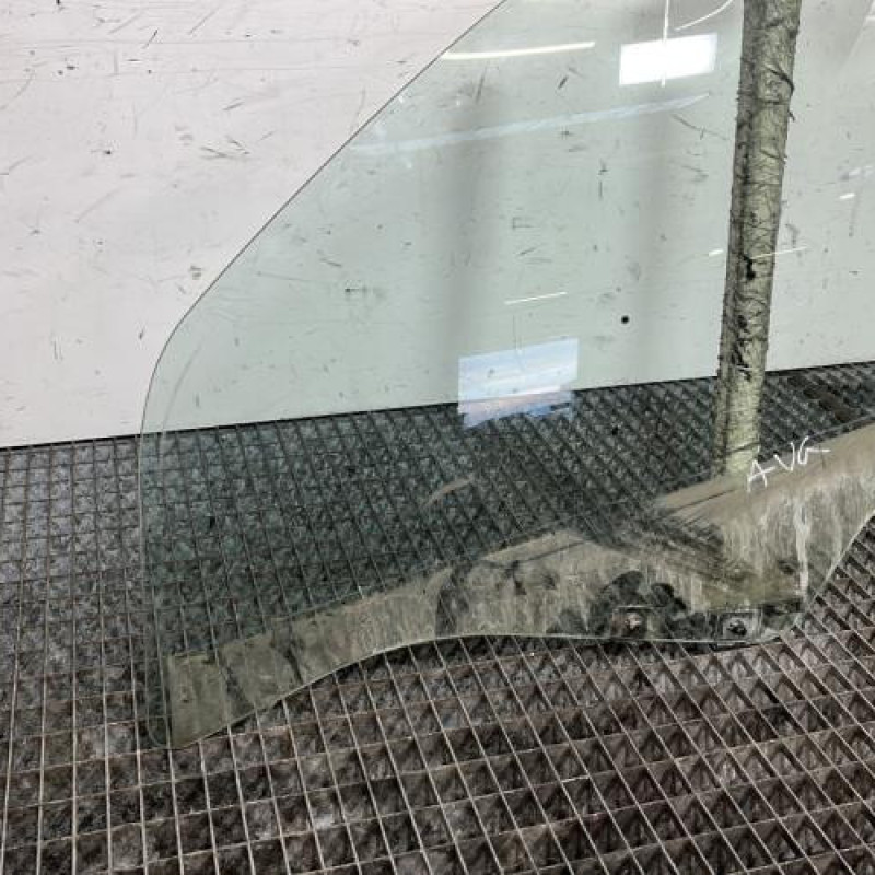 Vitre avant gauche DACIA DUSTER 1 Photo n°2