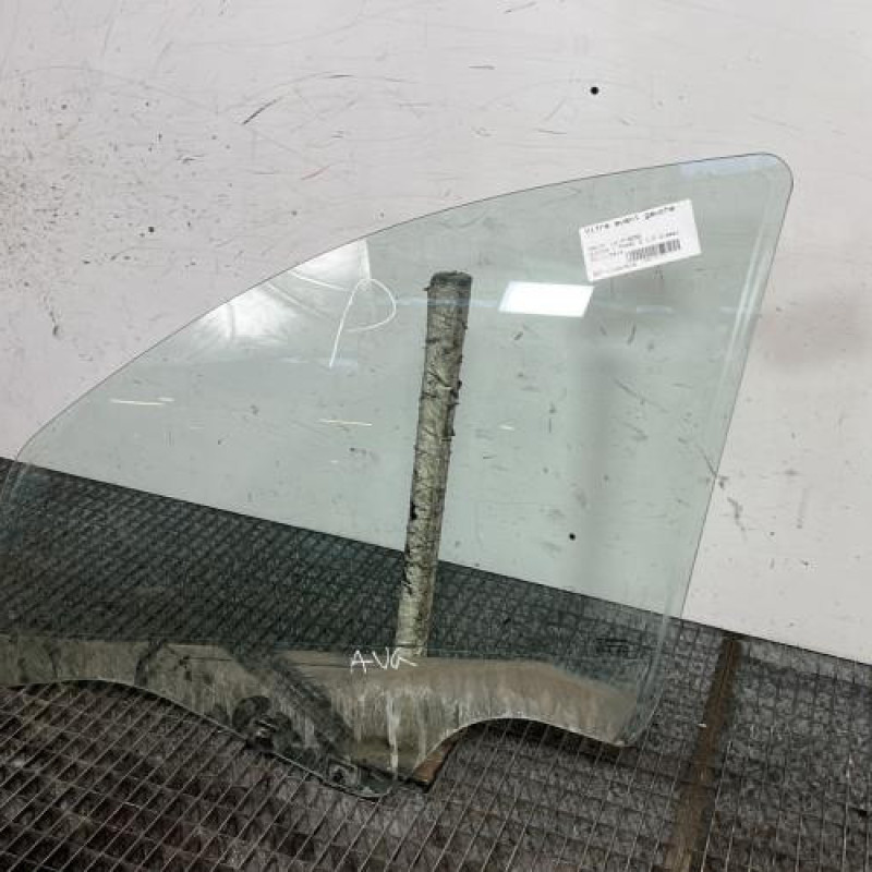 Vitre avant gauche DACIA DUSTER 1 Photo n°3