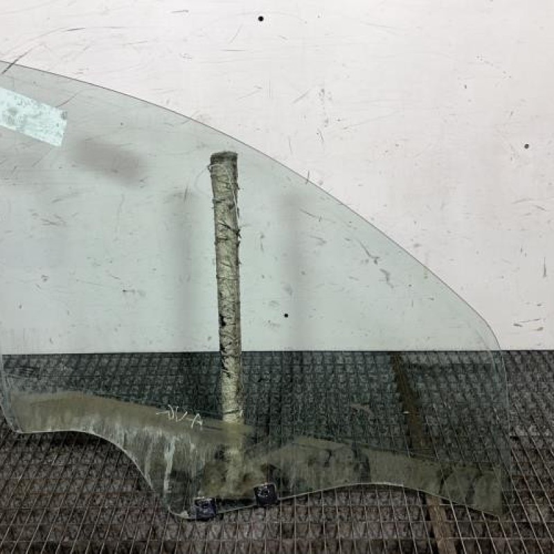 Vitre avant gauche DACIA DUSTER 1 Photo n°4