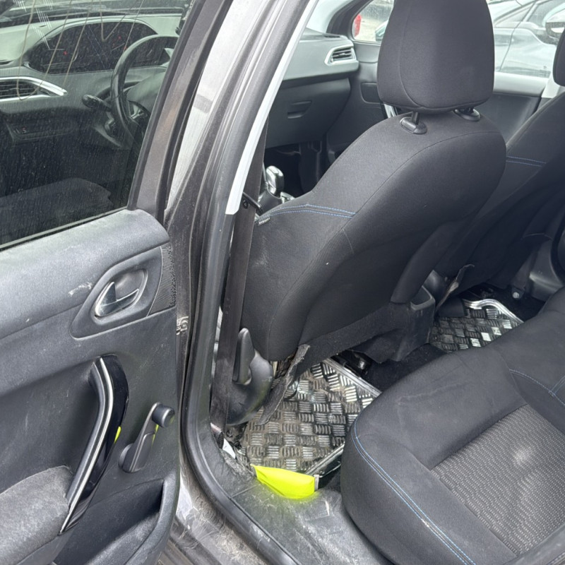 PEUGEOT 208 1 PHASE 2 1.2 VTI - 12V Photo n°14