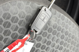 OPEL CORSA E 1.4i - 16V TURBO