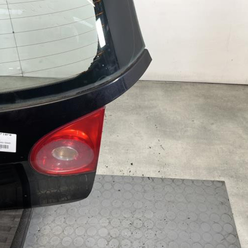 Malle/Hayon arriere VOLKSWAGEN GOLF 5 Photo n°4