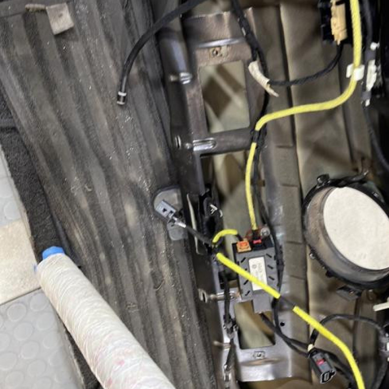 Malle/Hayon arriere VOLKSWAGEN GOLF 5 Photo n°10