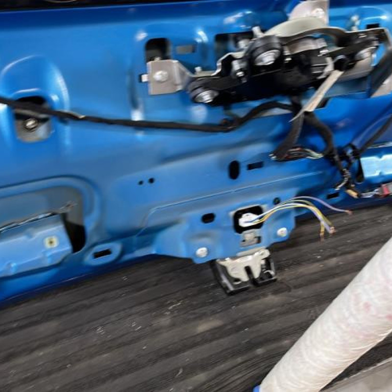 Malle/Hayon arriere FORD FIESTA 6 Photo n°10