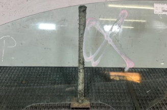 Vitre avant gauche FORD FIESTA 6 Photo n°1