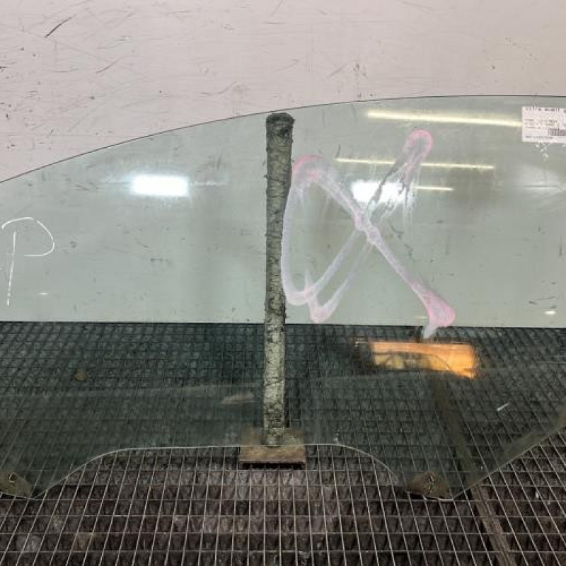 Vitre avant gauche FORD FIESTA 6 Photo n°1