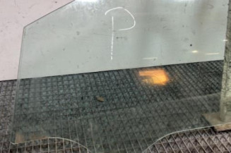 Vitre avant gauche FORD FIESTA 6