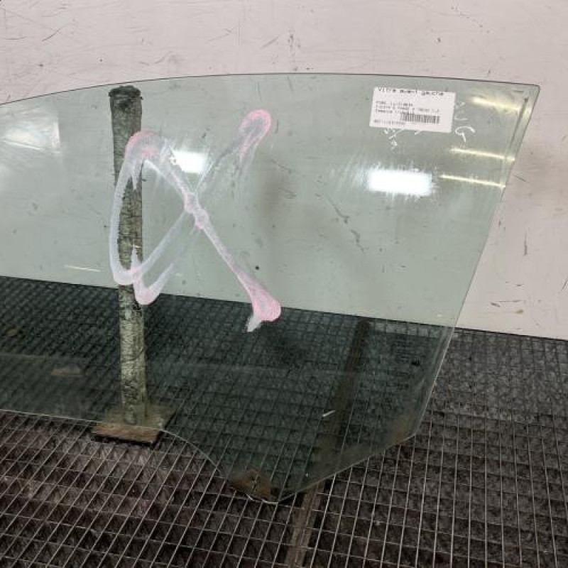 Vitre avant gauche FORD FIESTA 6 Photo n°3