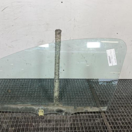 Vitre avant gauche PEUGEOT 107 Photo n°1