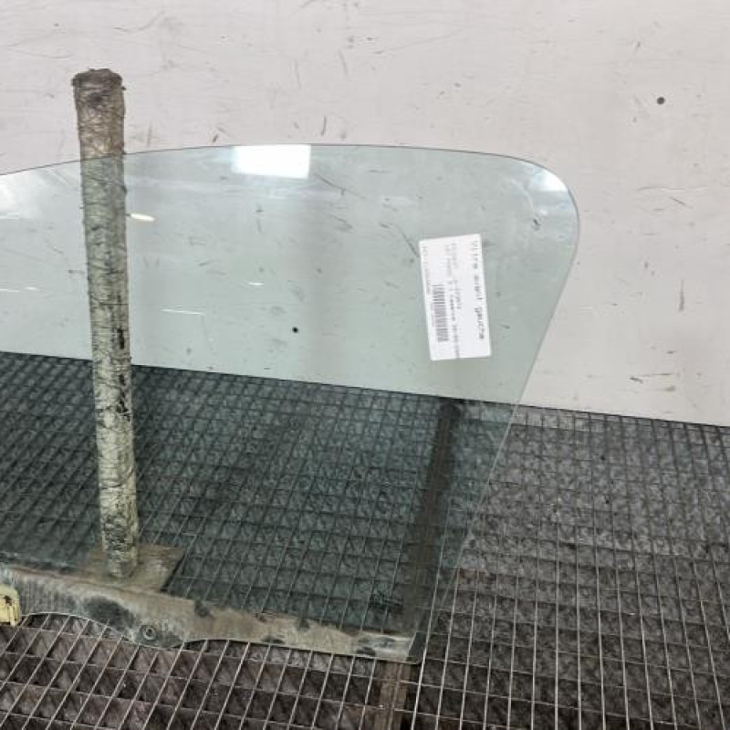 Vitre avant gauche PEUGEOT 107 Photo n°3