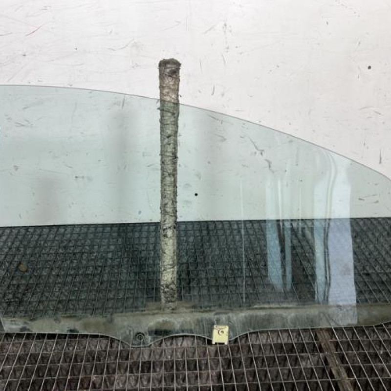 Vitre avant gauche PEUGEOT 107 Photo n°4