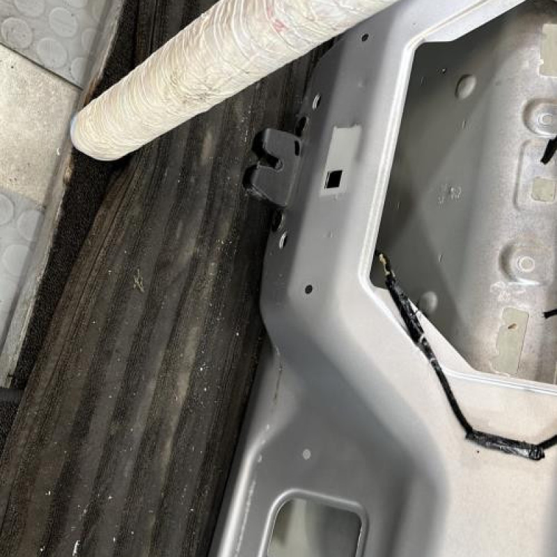 Malle/Hayon arriere PEUGEOT 207 Photo n°8