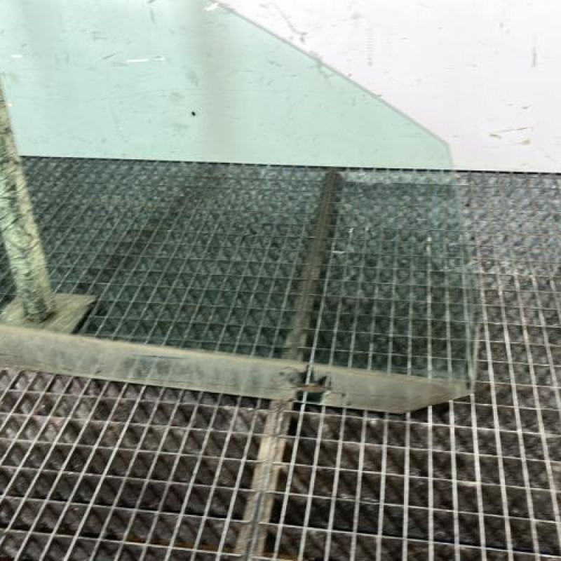 Vitre avant droit VOLKSWAGEN GOLF 5 Photo n°2