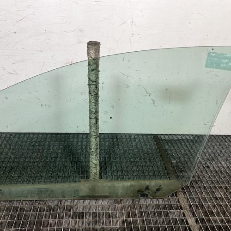 Vitre avant droit VOLKSWAGEN GOLF 5 Photo n°4