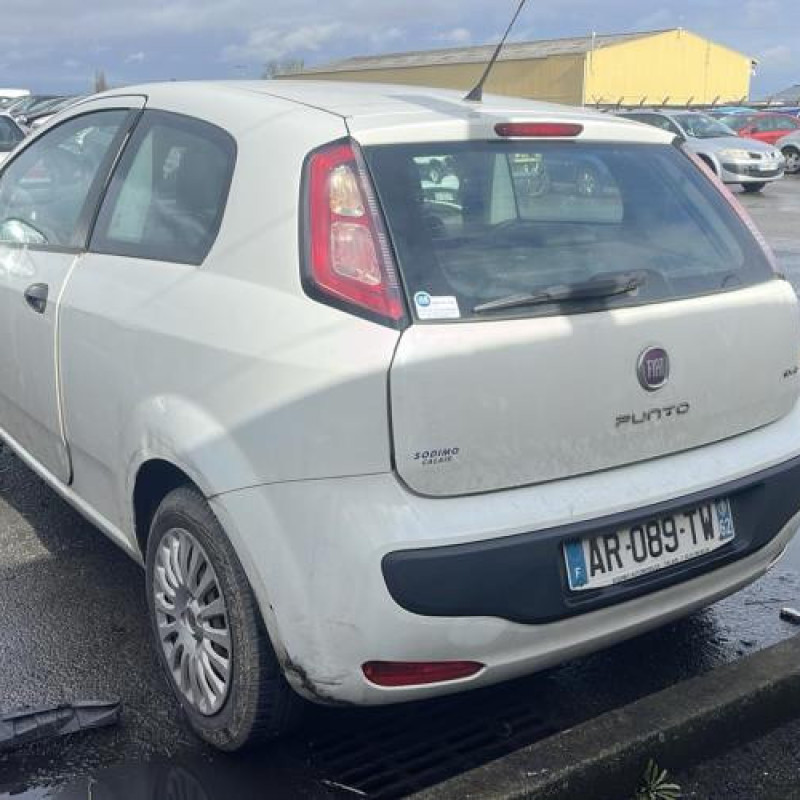 Vitre avant droit FIAT PUNTO EVO 3 Photo n°13