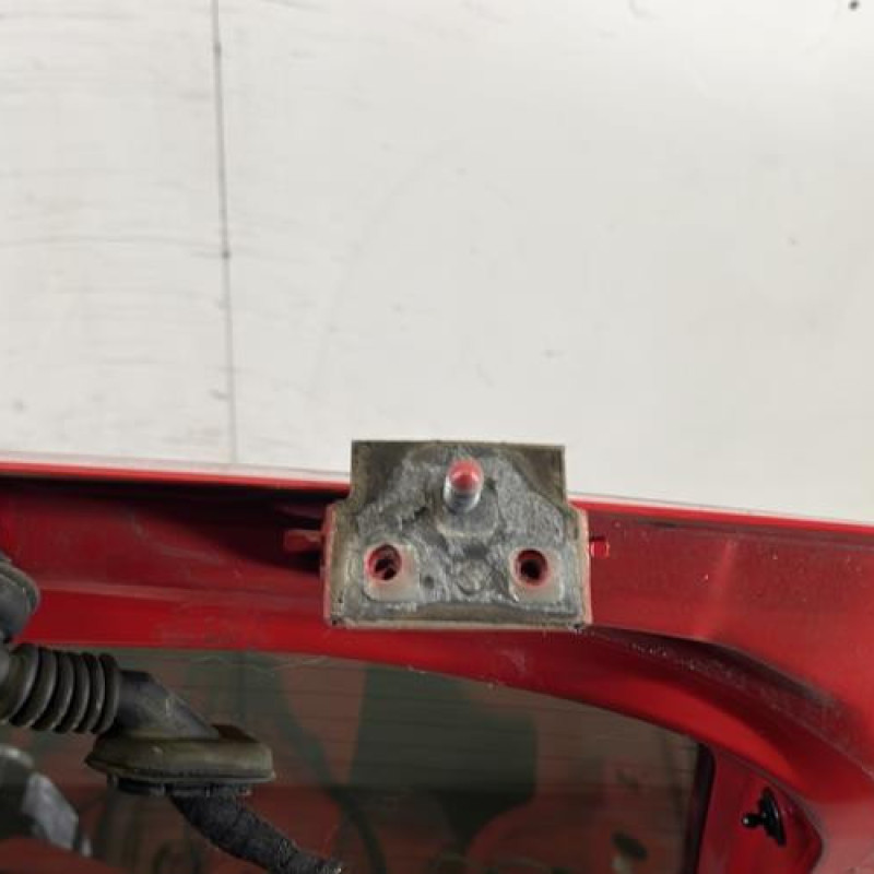 Malle/Hayon arriere FORD FIESTA 5 Photo n°7