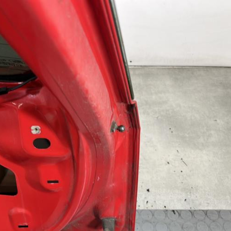 Malle/Hayon arriere FORD FIESTA 5 Photo n°8