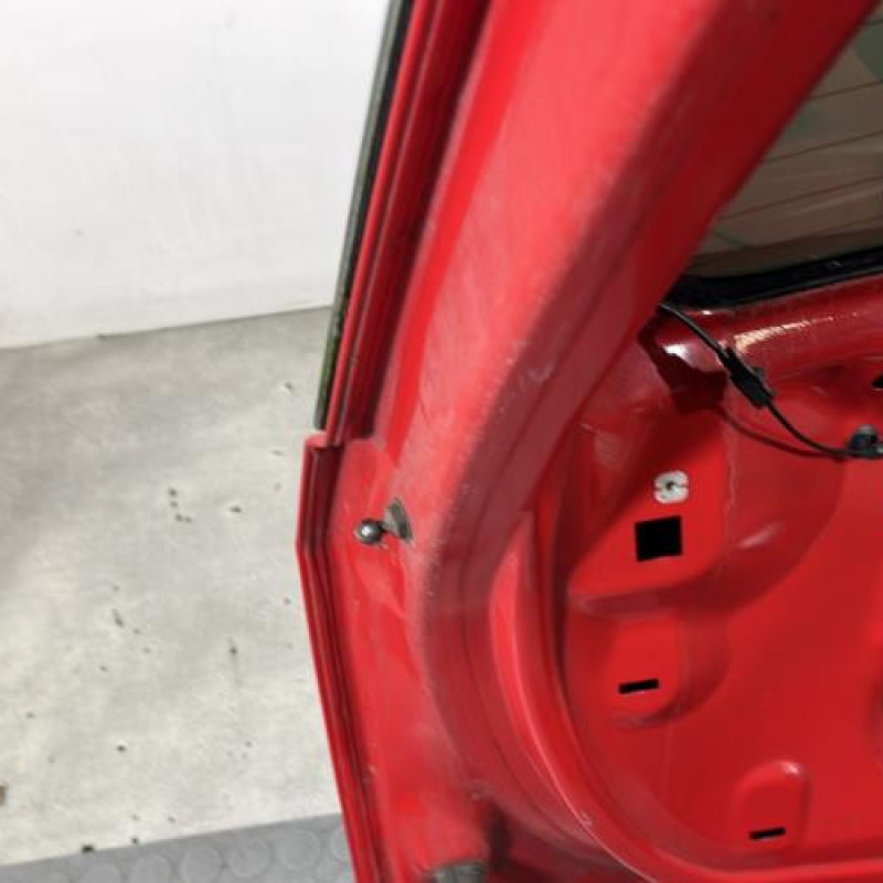 Malle/Hayon arriere FORD FIESTA 5 Photo n°9