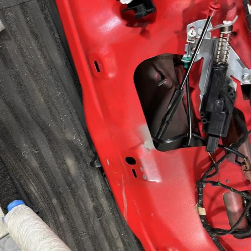 Malle/Hayon arriere FORD FIESTA 5 Photo n°10