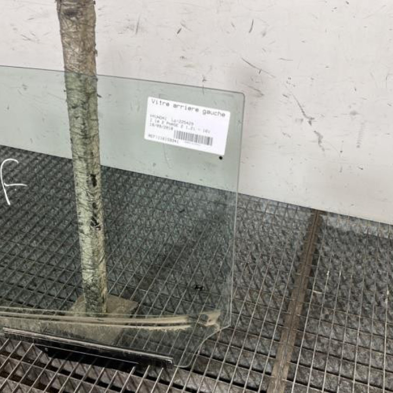 Vitre arriere gauche HYUNDAI I 10 2 Photo n°3