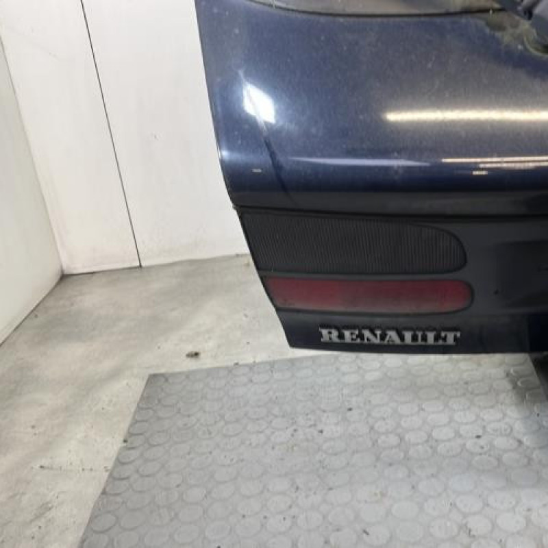 Malle/Hayon arriere RENAULT LAGUNA 1 Photo n°6