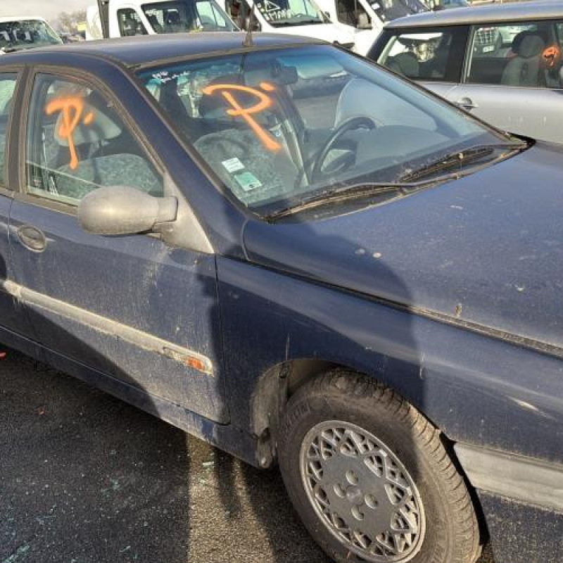 Malle/Hayon arriere RENAULT LAGUNA 1 Photo n°18