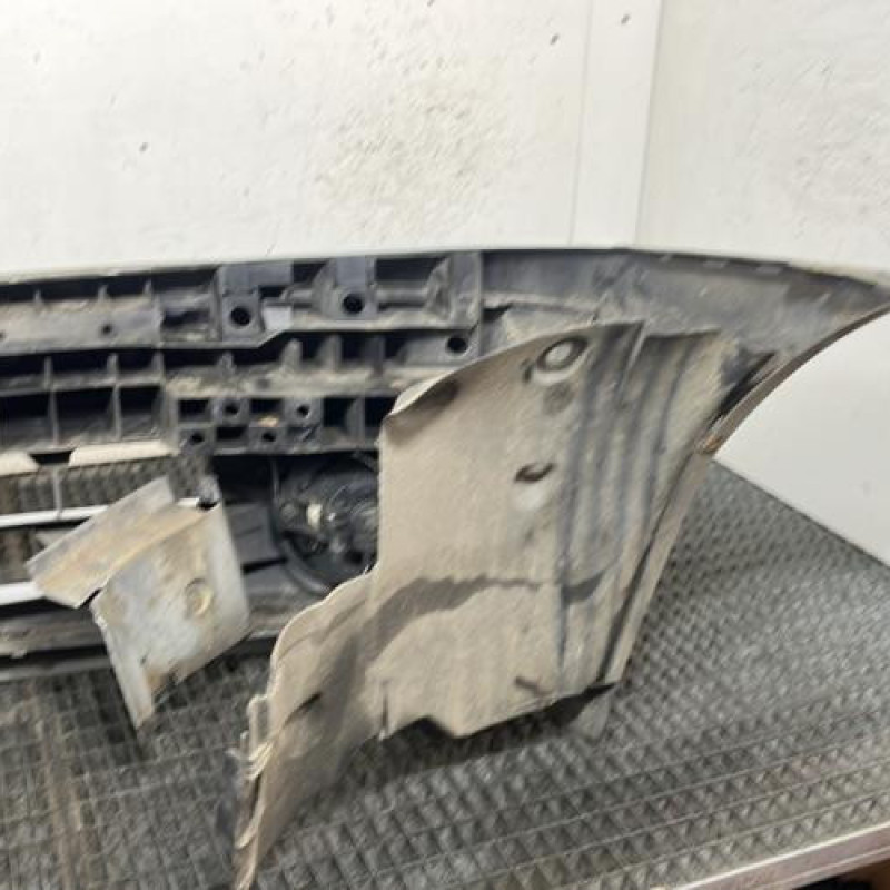 Pare choc avant RENAULT CLIO 2 Photo n°4