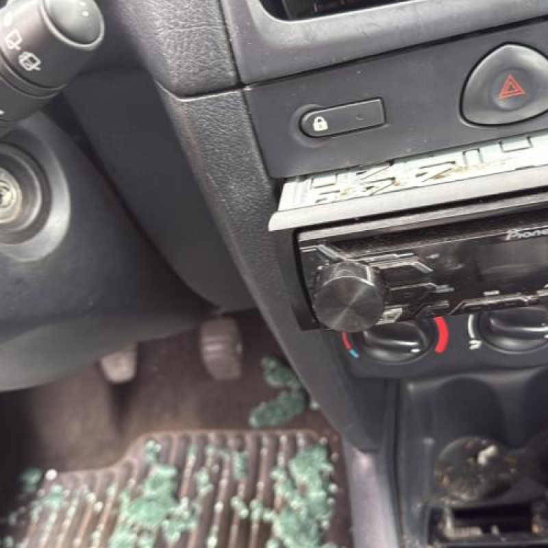 Bouton de coffre RENAULT CLIO 2 Photo n°14