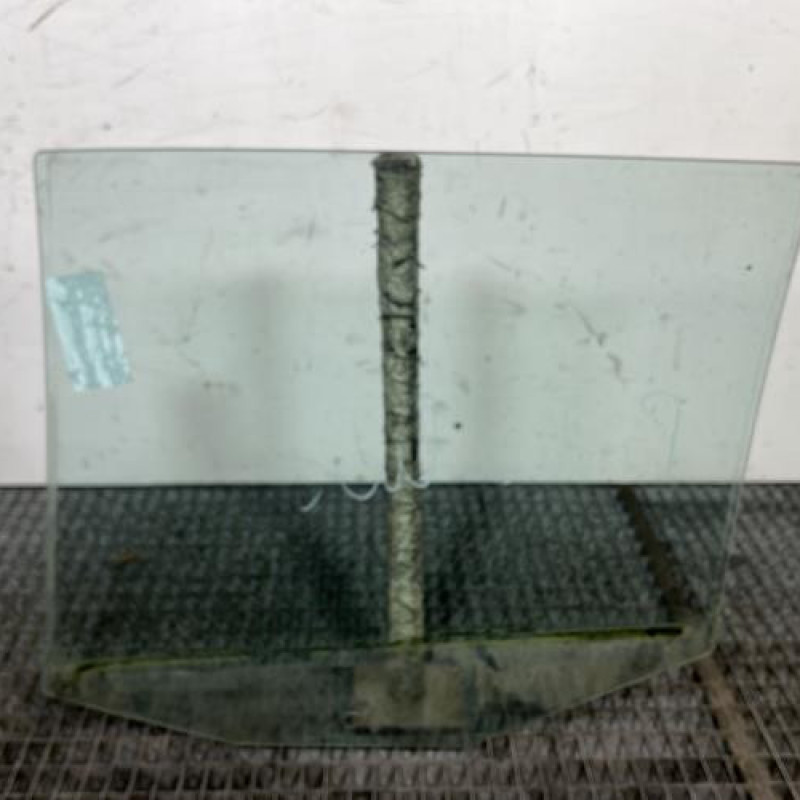 Vitre arriere droit VOLKSWAGEN POLO 3 Photo n°4