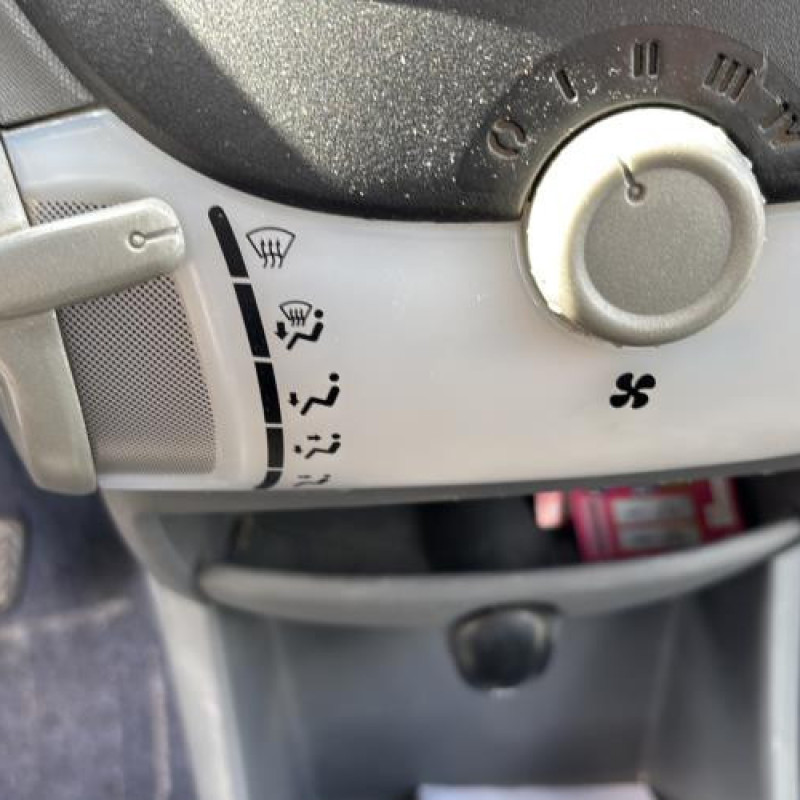 Bouton de coffre CITROEN C1 1 Photo n°6