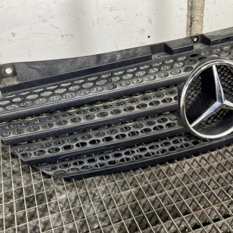 Calandre MERCEDES VITO 639 Photo n°1