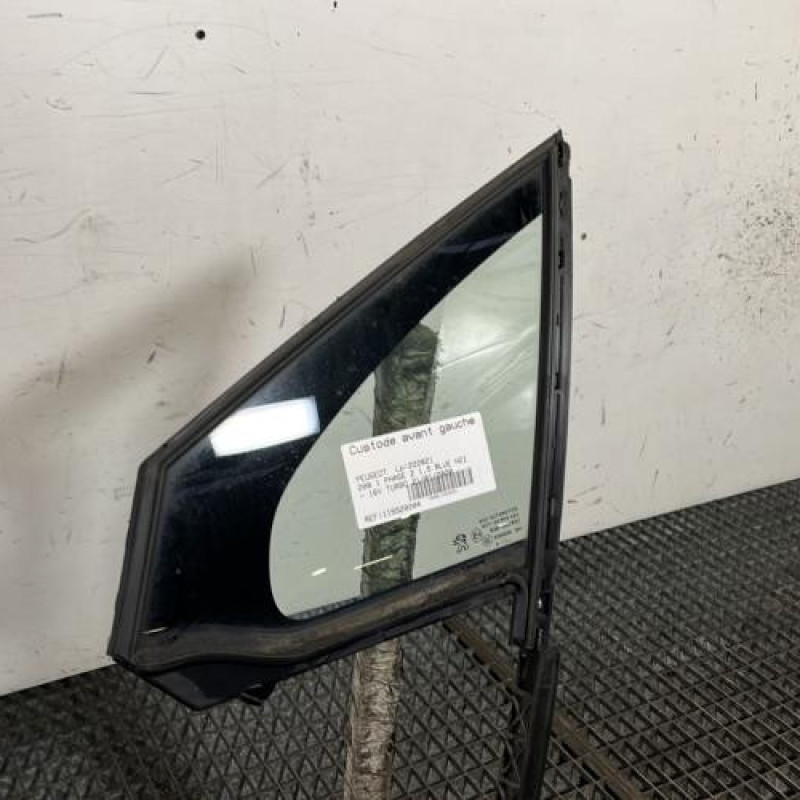 Custode avant gauche (porte) PEUGEOT 208 1 Photo n°2