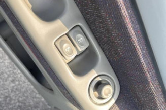 Leve vitre electrique avant gauche RENAULT TWINGO 1