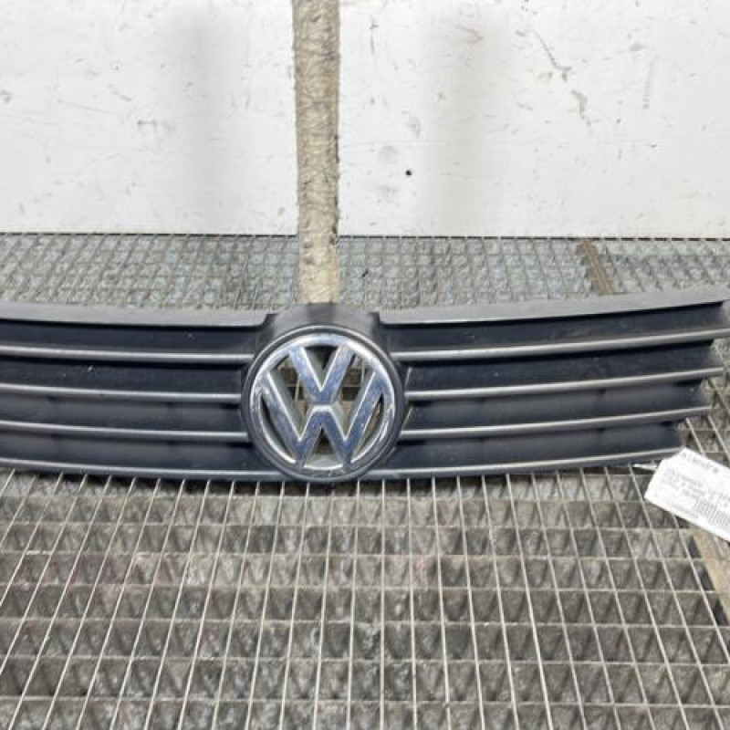 Calandre VOLKSWAGEN POLO 3 Photo n°1