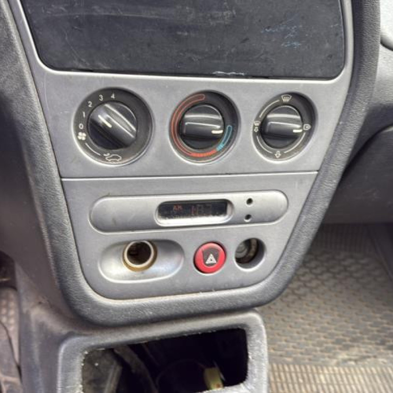 Vitre arriere droit PEUGEOT 306 Photo n°18