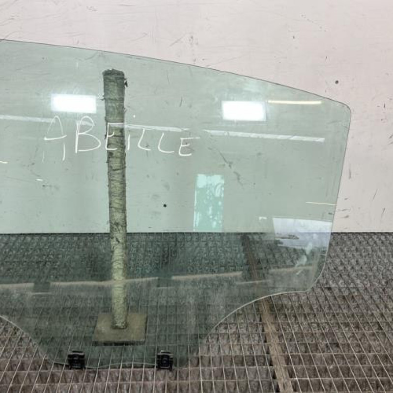 Vitre arriere gauche PEUGEOT 208 1 Photo n°1