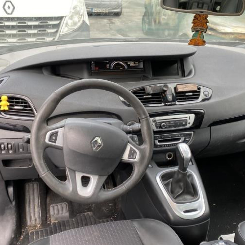 Crochet de remorquage RENAULT SCENIC 3 Photo n°18