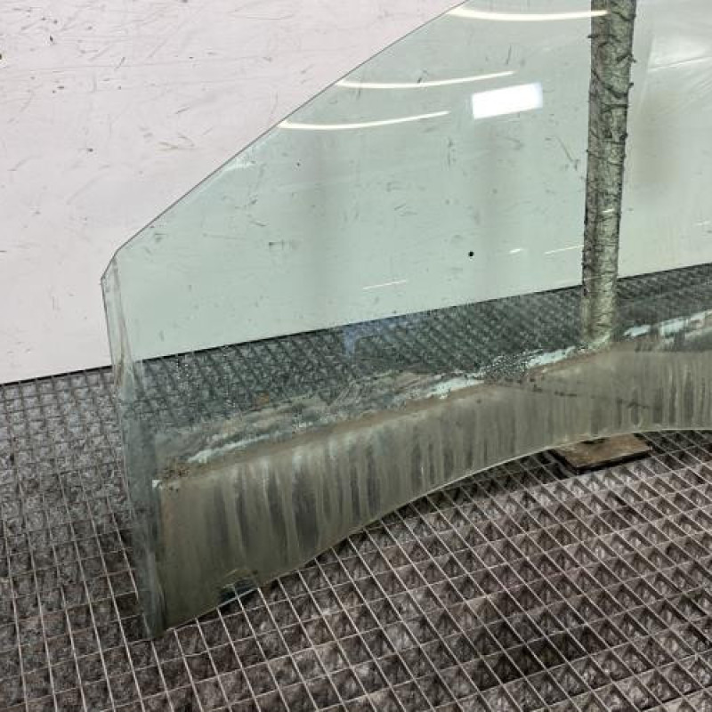 Vitre avant gauche RENAULT LAGUNA 3 Photo n°2